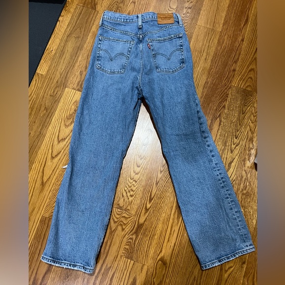 Levi’s Ribcage Straight - size 28 - Picture 3 of 5
